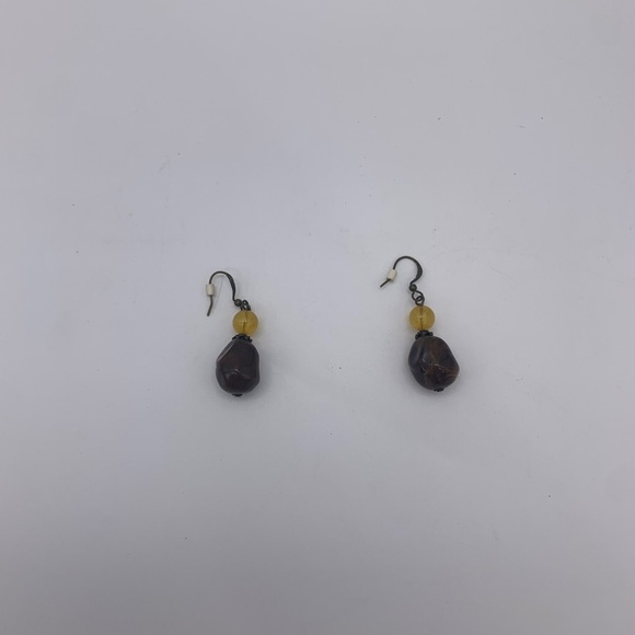 Vtg. Amber Brown Swirl Dangle Drop Earrings With Bronze Flower Spacer Beads - Picture 4 of 6